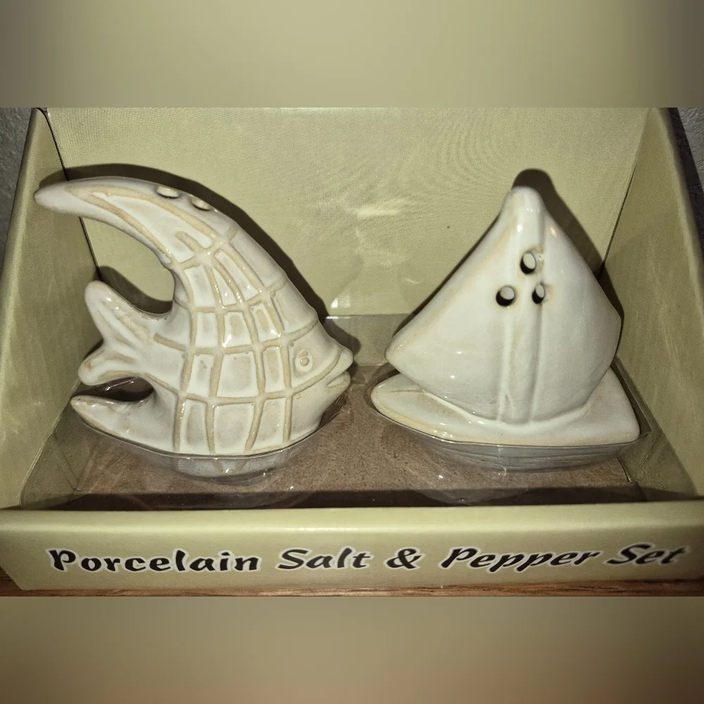 NWT's Mary Rich Company Salt & Pepper Shakers, Fish & Sailboat - Picture 1 of 3